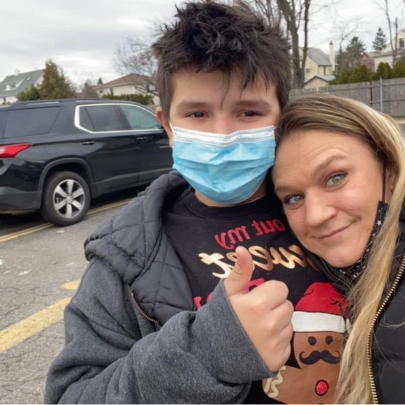 Iβm Bethany I would love for you to stop by my closet ππππ - Picture 3 of 7